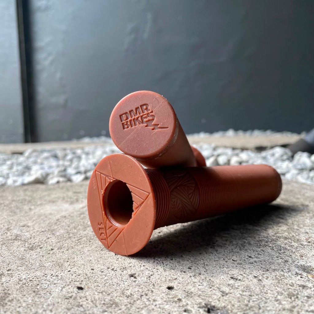 DMR SECT GRIP - EARTH BROWN - Image 4