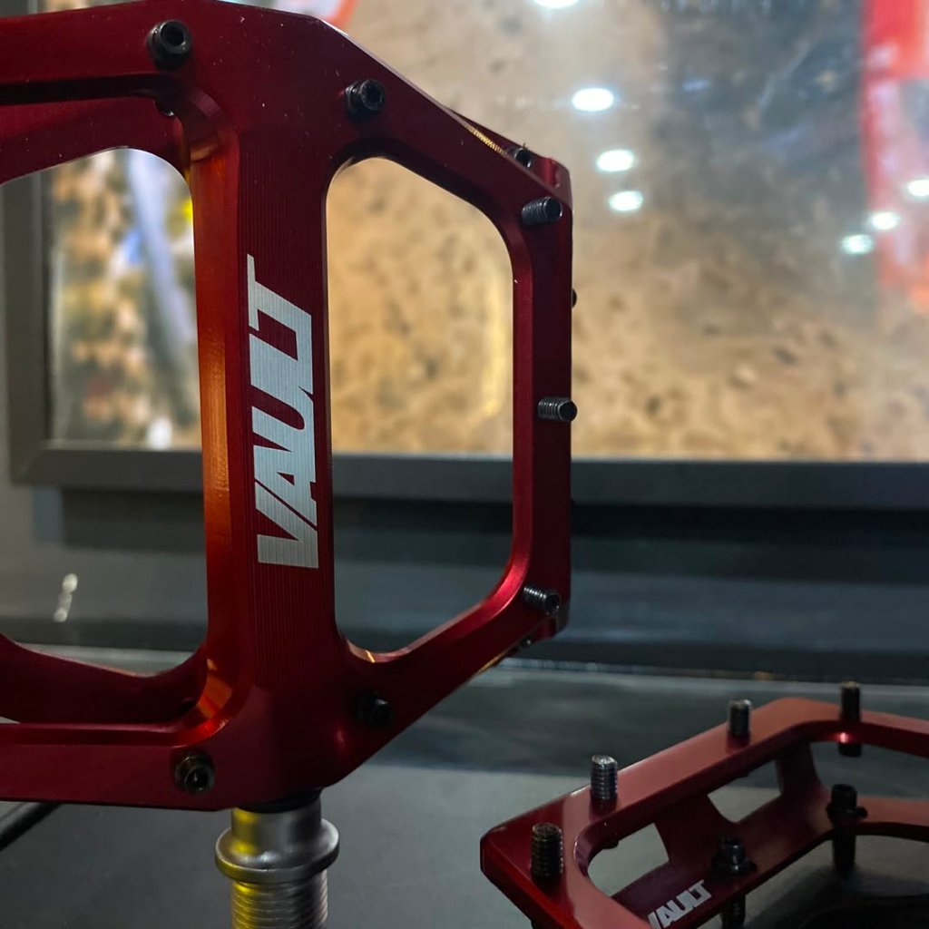 DMR VAULT PEDAL - DEEP RED - Image 3