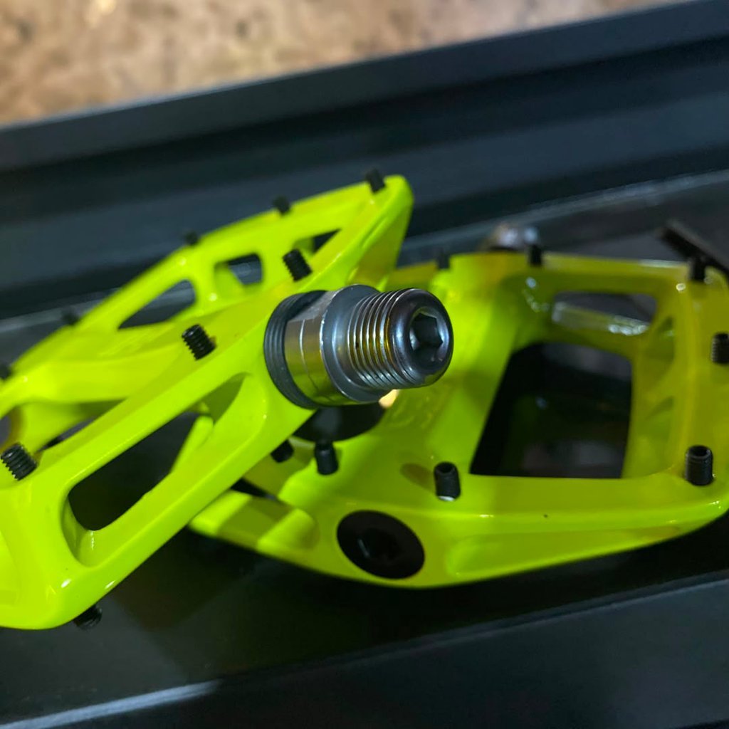 DMR V12 PEDAL 9/16 - LEM LIME - Image 5