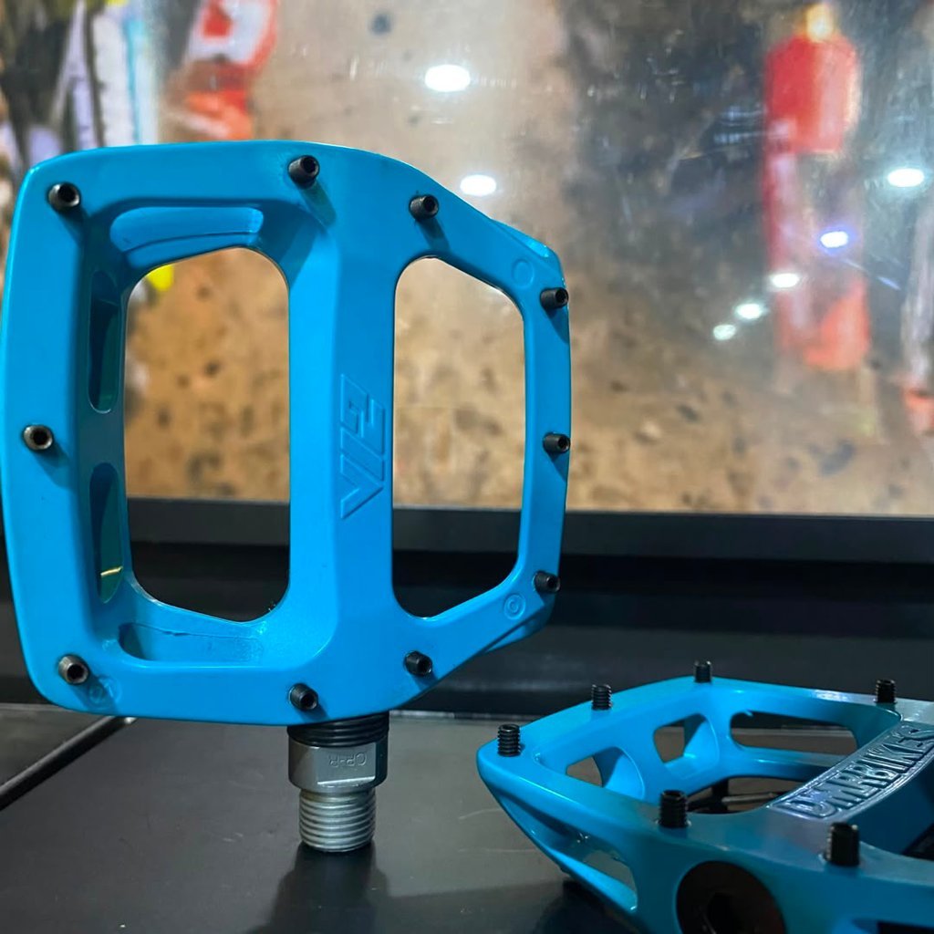 DMR V12 PEDAL 9/16 - BLUE - Image 3