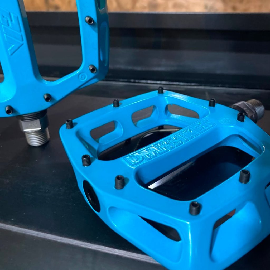 DMR V12 PEDAL 9/16 - BLUE - Image 4