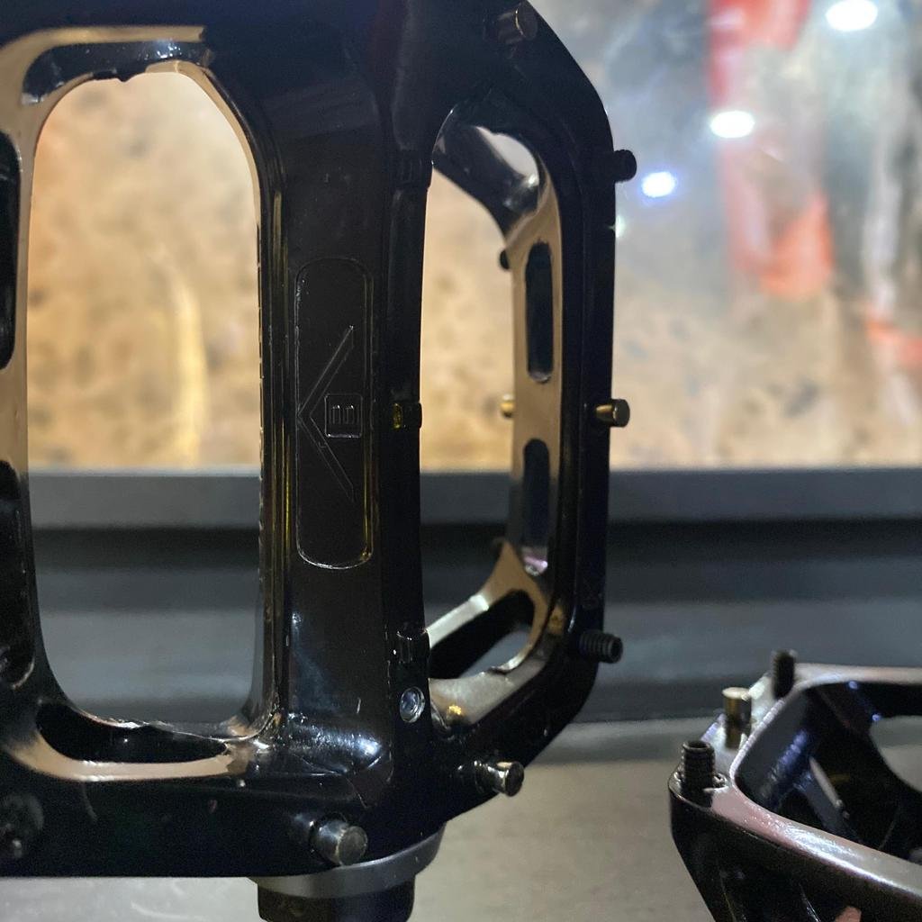 DMR V8 CLASSIC PEDAL - BLACK - Image 3