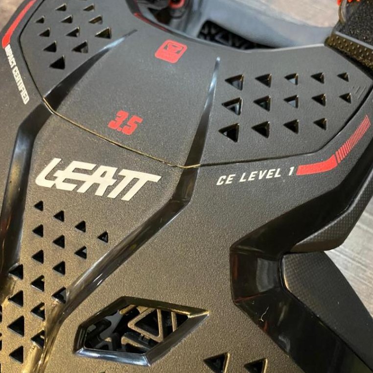 LEATT CHEST PROTECTOR 3.5 JR (KIDS) #L/XL 147-159CM BLACK/RED - Image 3