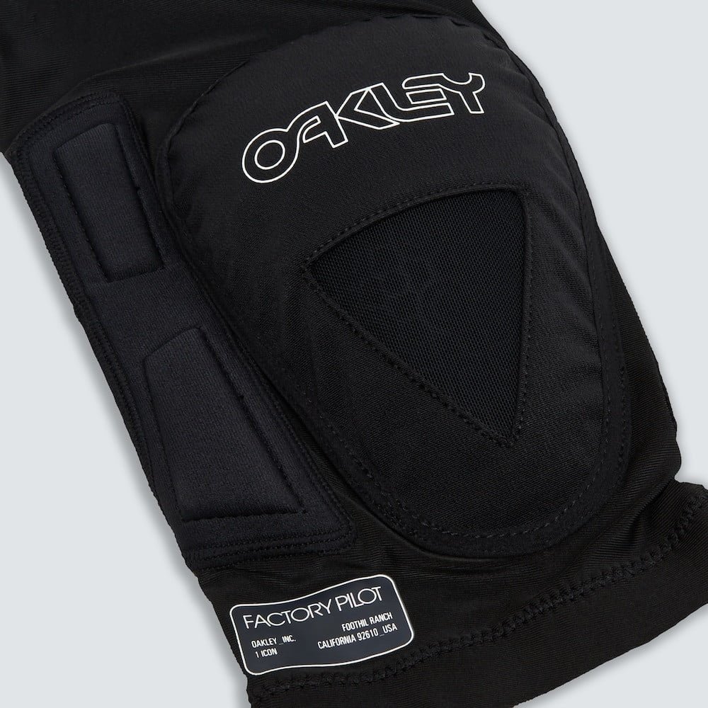 OAKLEY ALL MOUNTAIN RZ-LABS KNEE GUARD | BLACKOUT - Image 2