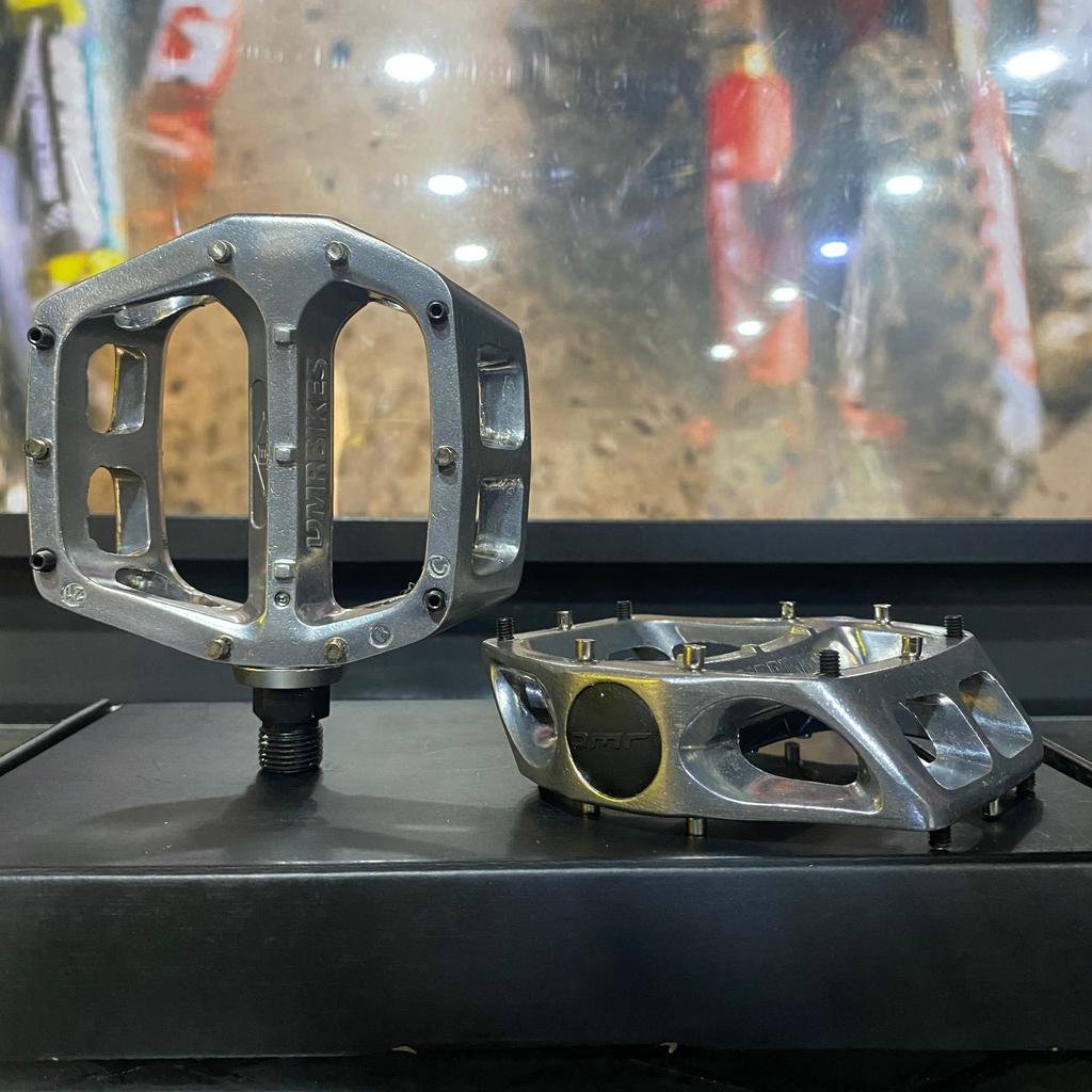 DMR V8 CLASSIC PEDAL - POLISHED SILVER - Image 2