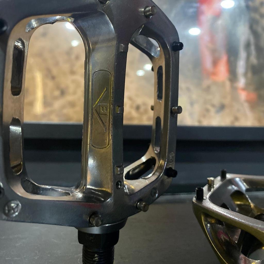 DMR V8 CLASSIC PEDAL - POLISHED SILVER - Image 3