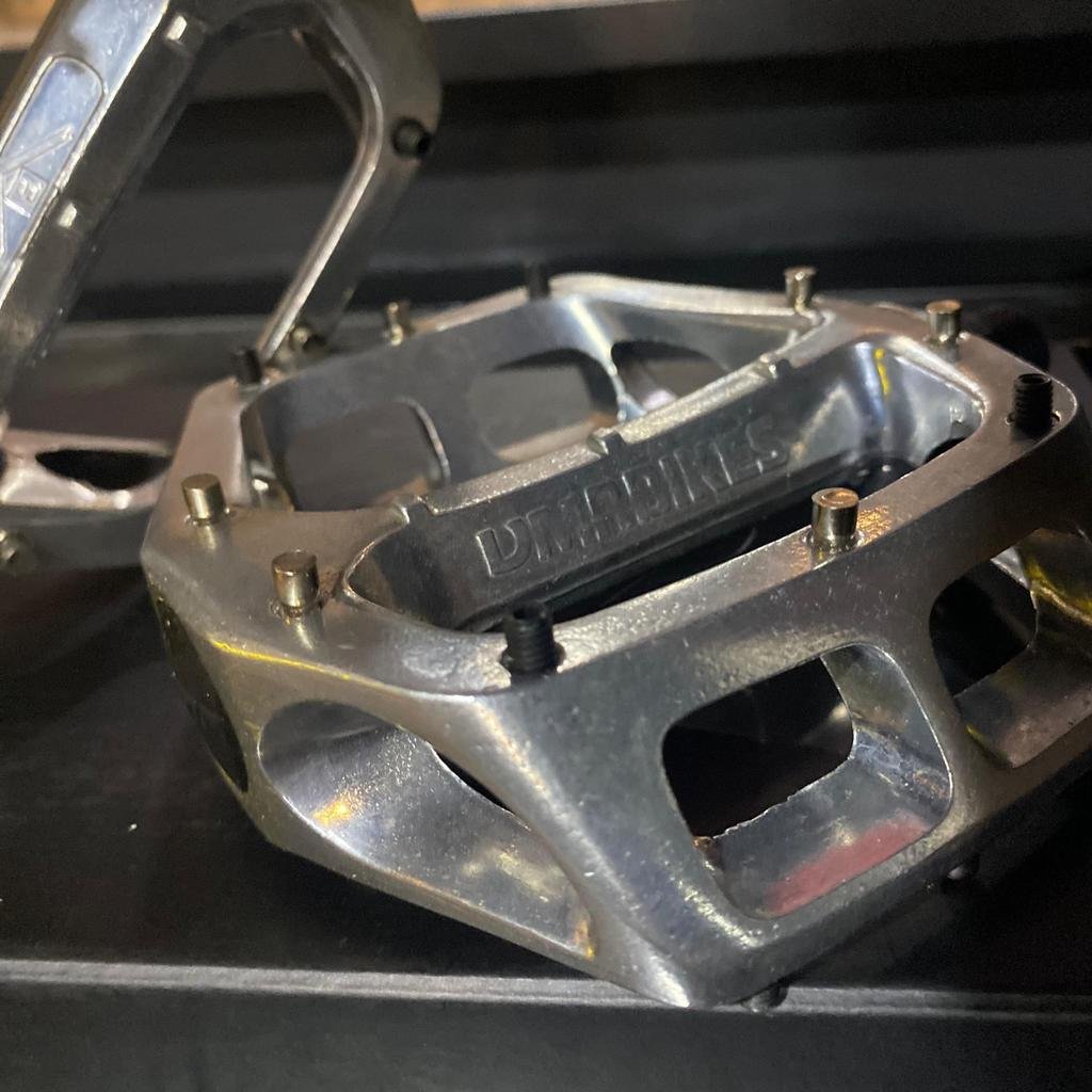 DMR V8 CLASSIC PEDAL - POLISHED SILVER - Image 5